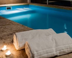 Hotel Mendoza piscina cubierta.
