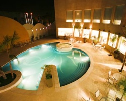 Hotel Quorum Córdoba en Mendoza con piscina privada al aire libre
