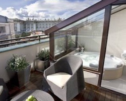 habitacion con piscina privada en hotel Opera Madrid