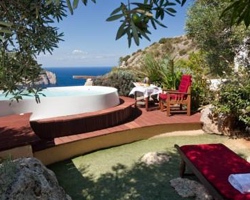 Increibles habitaciones con piscina privada y bañera de hidromasaje en Ibiza