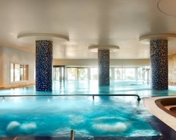 Piscina climatizada del spa de Marbella Club Hotel Golf Resort & Spa