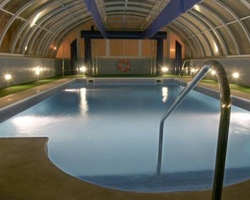 Piscina cubierta climatizada en Hotel Vértice Sevilla