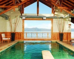 Piscina cubierta del hotel Los Cauquenes Resort & Spa en Ushuaia