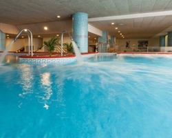 Piscina cubierta climatizada del spa del Hotel Senator Marbella Spa