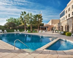 Holiday Inn Cordoba con piscina privada al aire libre