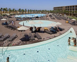 Piscinas al aire libre y piscina privada cubierta en Vidamar Algarve Hotel
